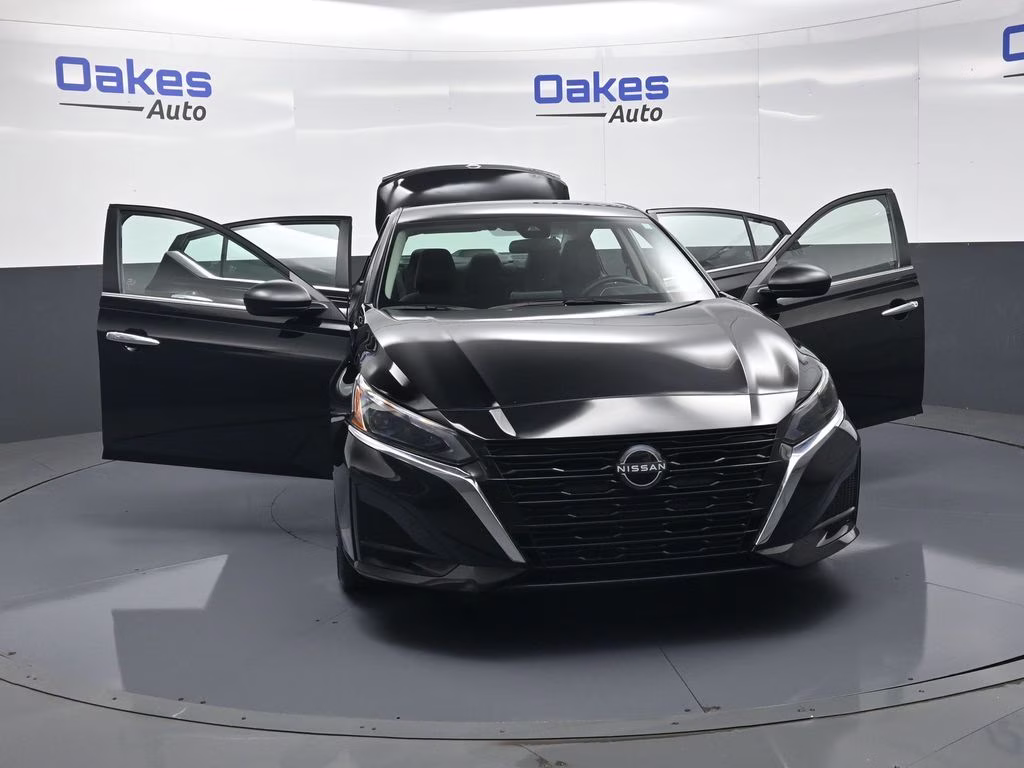 2025 Super Black Clearcoat Nissan Altima 2.5 SV FWD Sedan