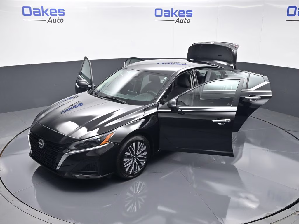 2025 Super Black Clearcoat Nissan Altima 2.5 SV FWD Sedan