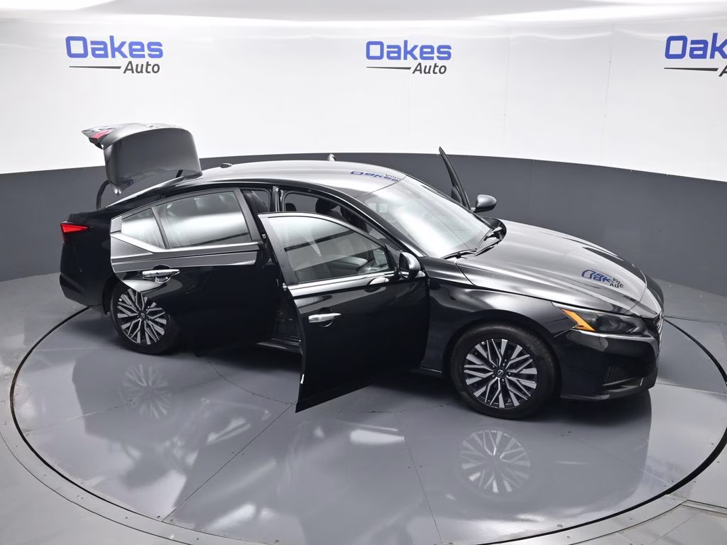 2025 Super Black Clearcoat Nissan Altima 2.5 SV FWD Sedan