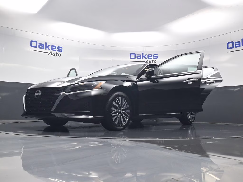2025 Super Black Clearcoat Nissan Altima 2.5 SV FWD Sedan