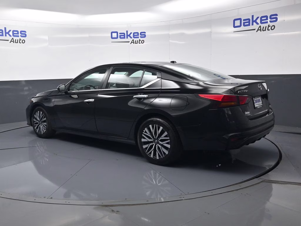 2025 Super Black Clearcoat Nissan Altima 2.5 SV FWD Sedan