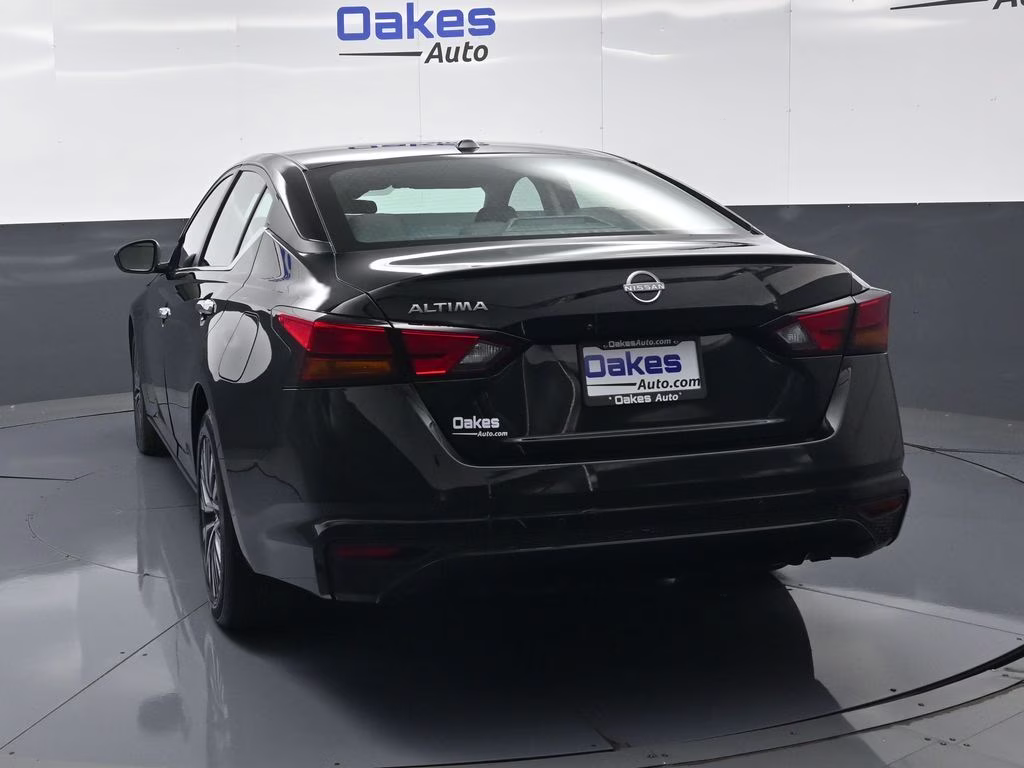 2025 Super Black Clearcoat Nissan Altima 2.5 SV FWD Sedan
