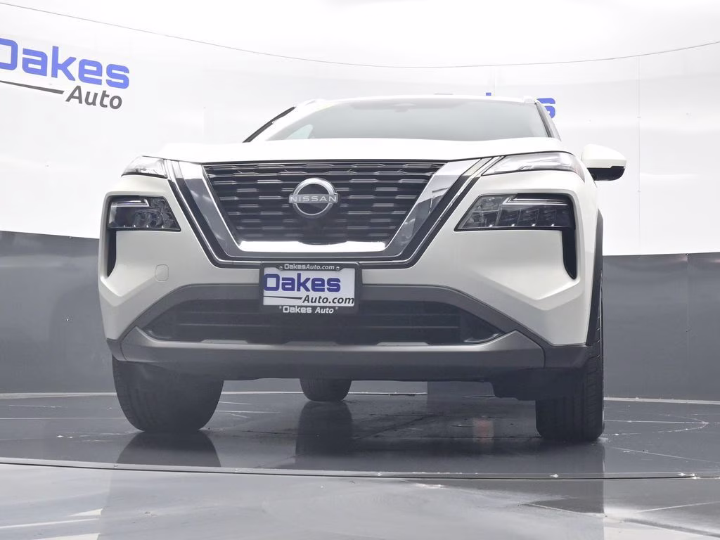 2023 Pearl White Tricoat Nissan Rogue SV AWD SUV