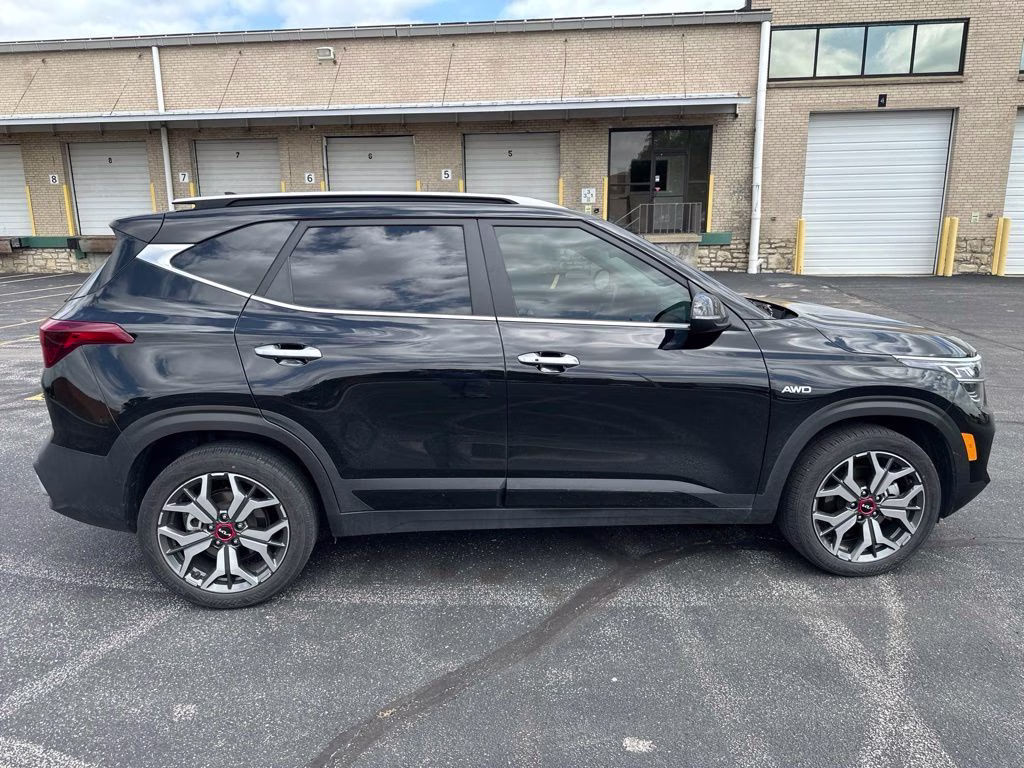 2022 Cherry Black Kia Seltos SX AWD SUV