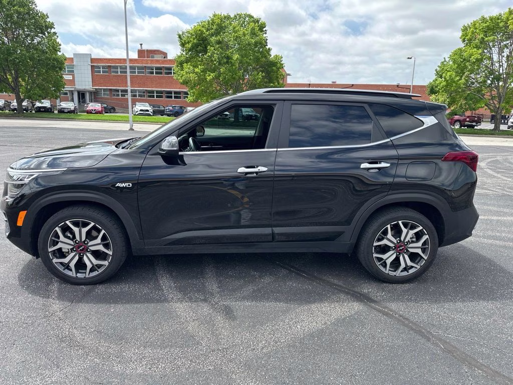 2022 Cherry Black Kia Seltos SX AWD SUV