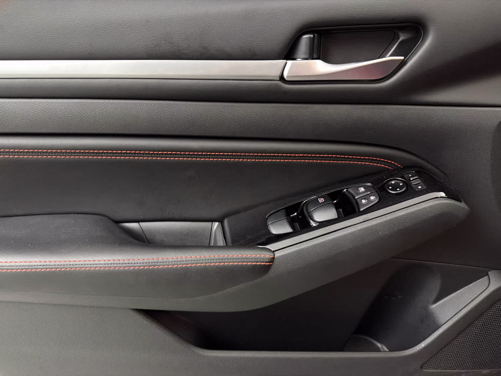 2023 Scarlet Ember Tintcoat Nissan Altima 2.5 SR FWD Sedan
