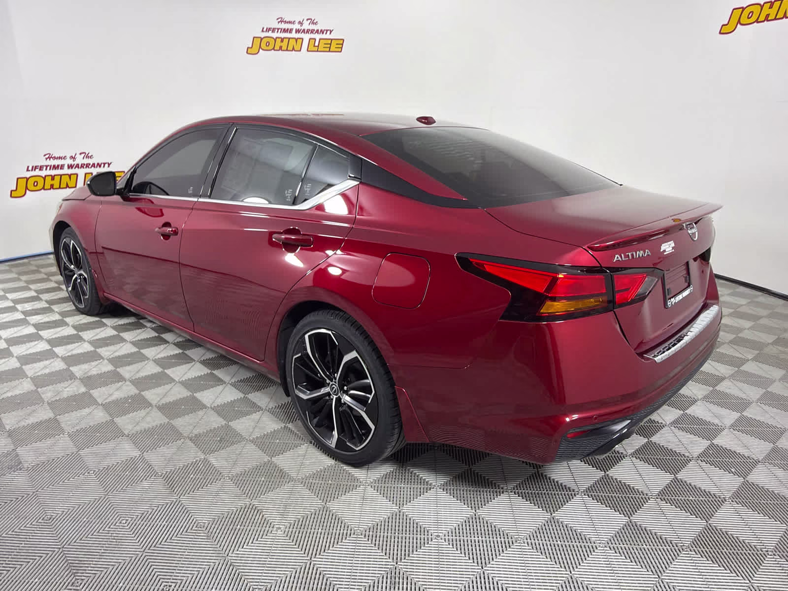 2023 Scarlet Ember Tintcoat Nissan Altima 2.5 SR FWD Sedan