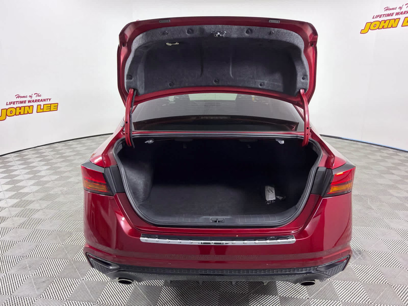 2023 Scarlet Ember Tintcoat Nissan Altima 2.5 SR FWD Sedan