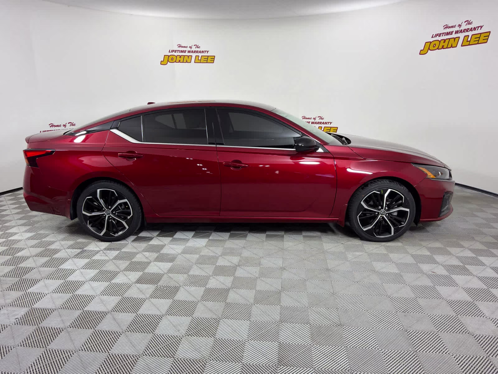 2023 Scarlet Ember Tintcoat Nissan Altima 2.5 SR FWD Sedan