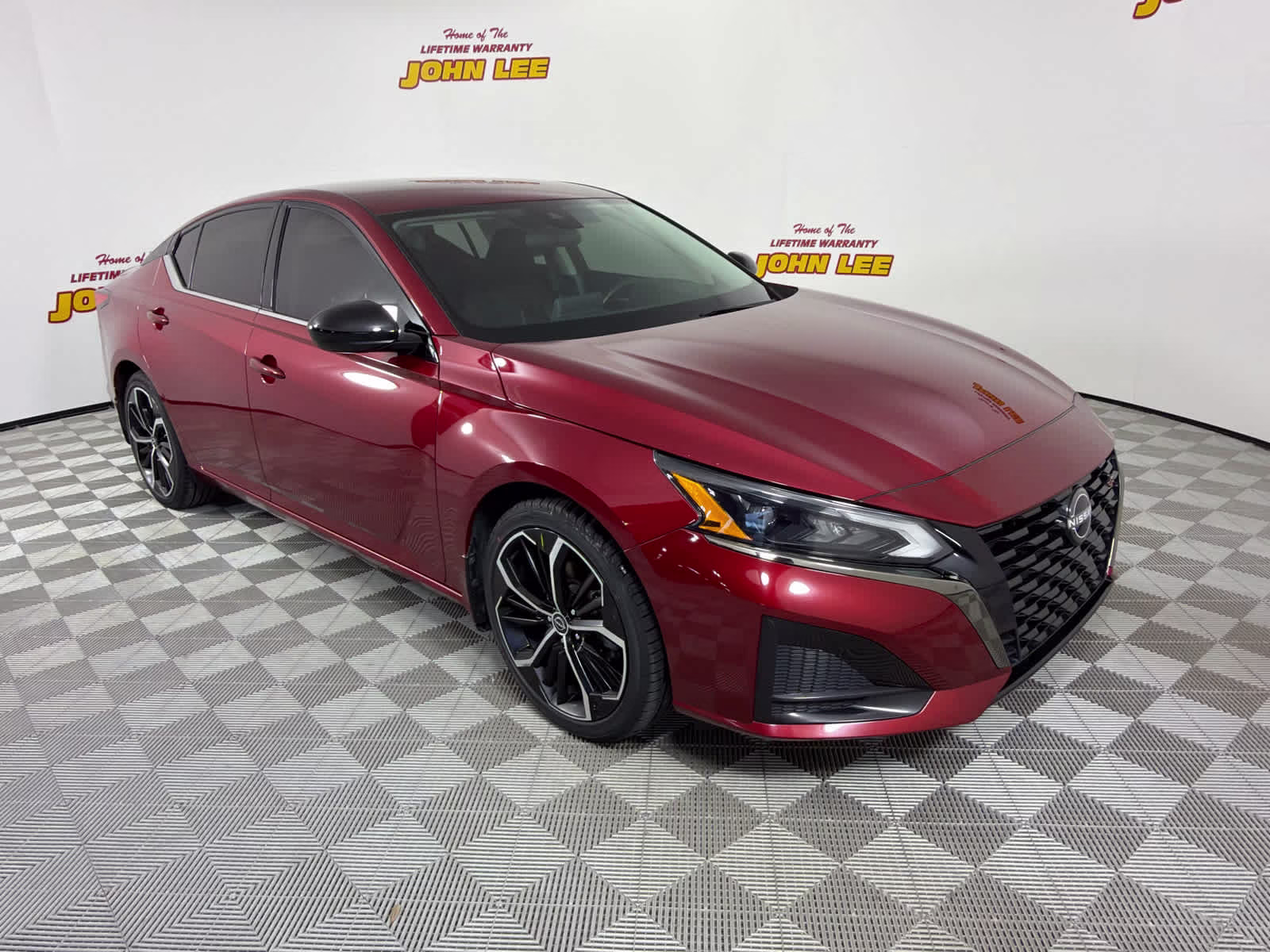 2023 Scarlet Ember Tintcoat Nissan Altima 2.5 SR FWD Sedan