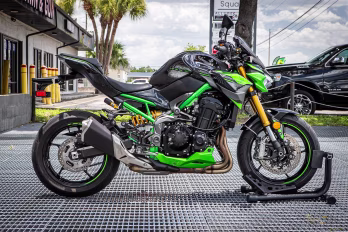 2024 Metallic Spark Black / Metallic Matte Graphenesteel Gray / Candy Lime Green Kawasaki Z900 SE ABS Motorcycle