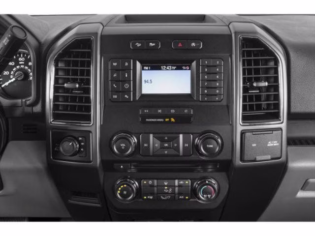 2019 Oxford White Ford F-150 XLT 4X4 Truck