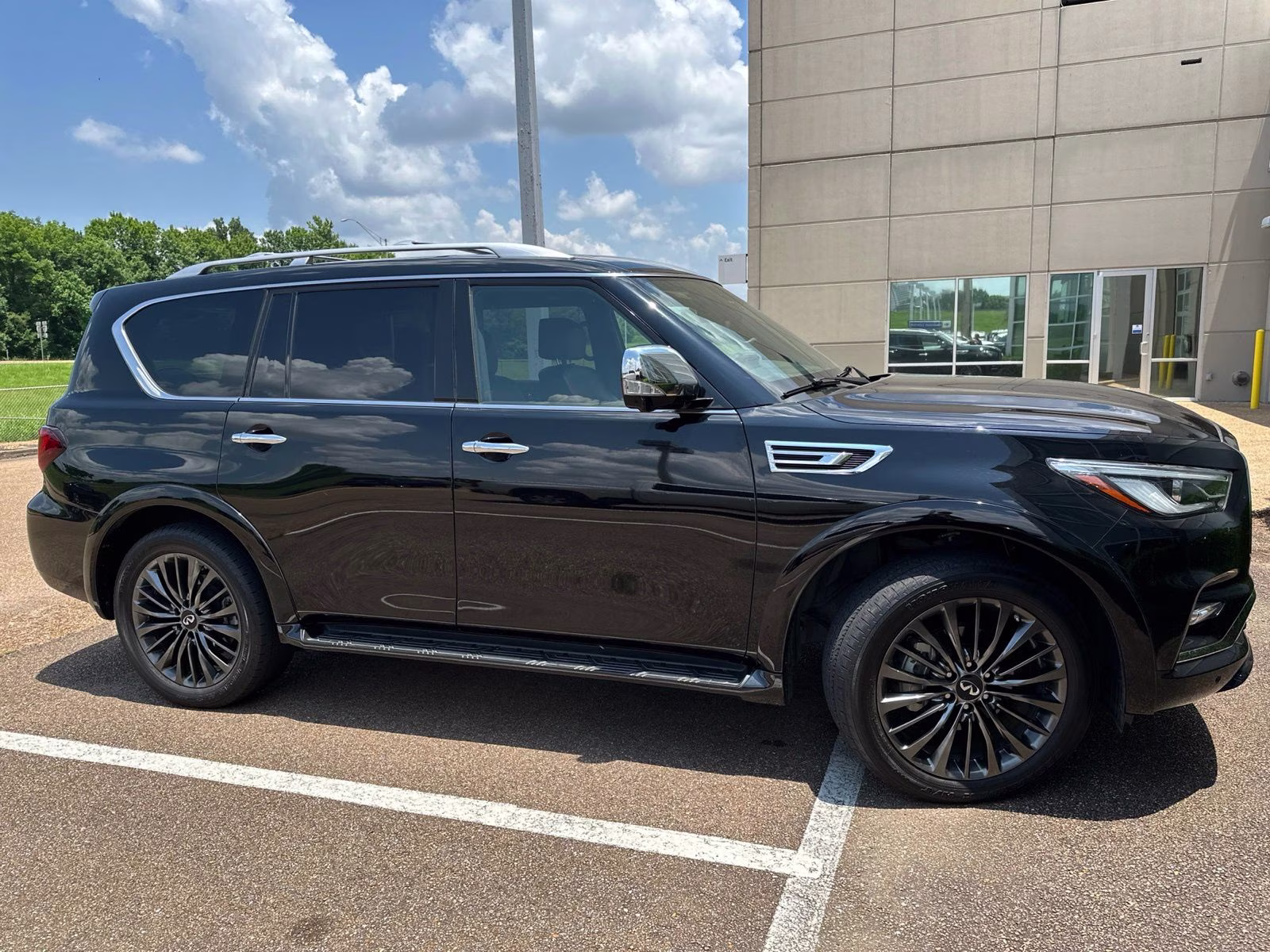 2023 Black Obsidian INFINITI QX80 Sensory 4X4 SUV
