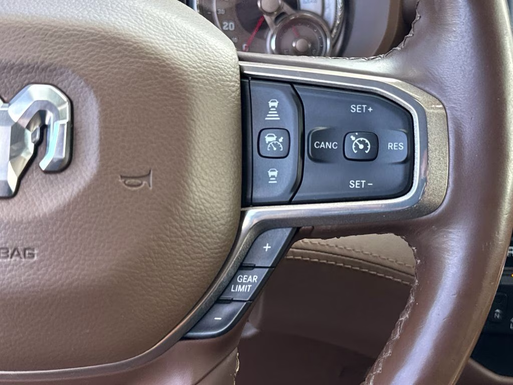 2019 Diamond Black Crystal Pearlcoat Ram 1500 Limited 4X4 Truck