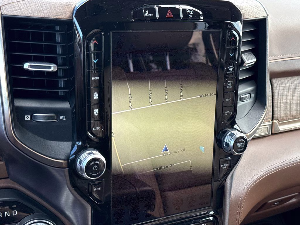 2019 Diamond Black Crystal Pearlcoat Ram 1500 Limited 4X4 Truck