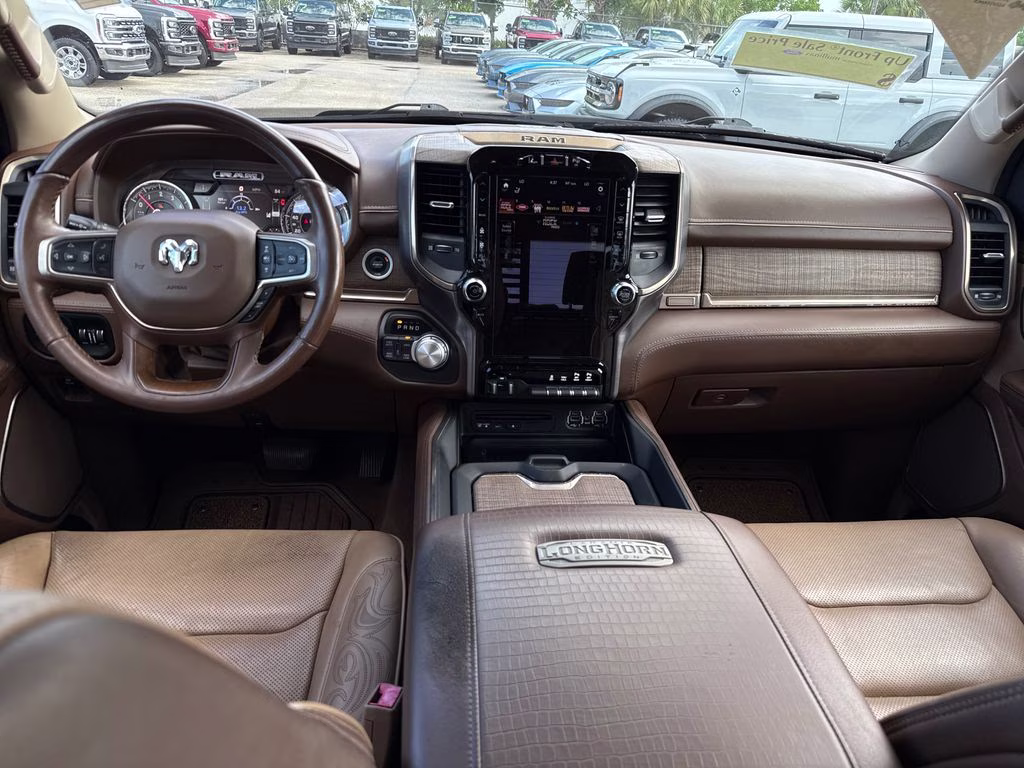 2019 Diamond Black Crystal Pearlcoat Ram 1500 Limited 4X4 Truck