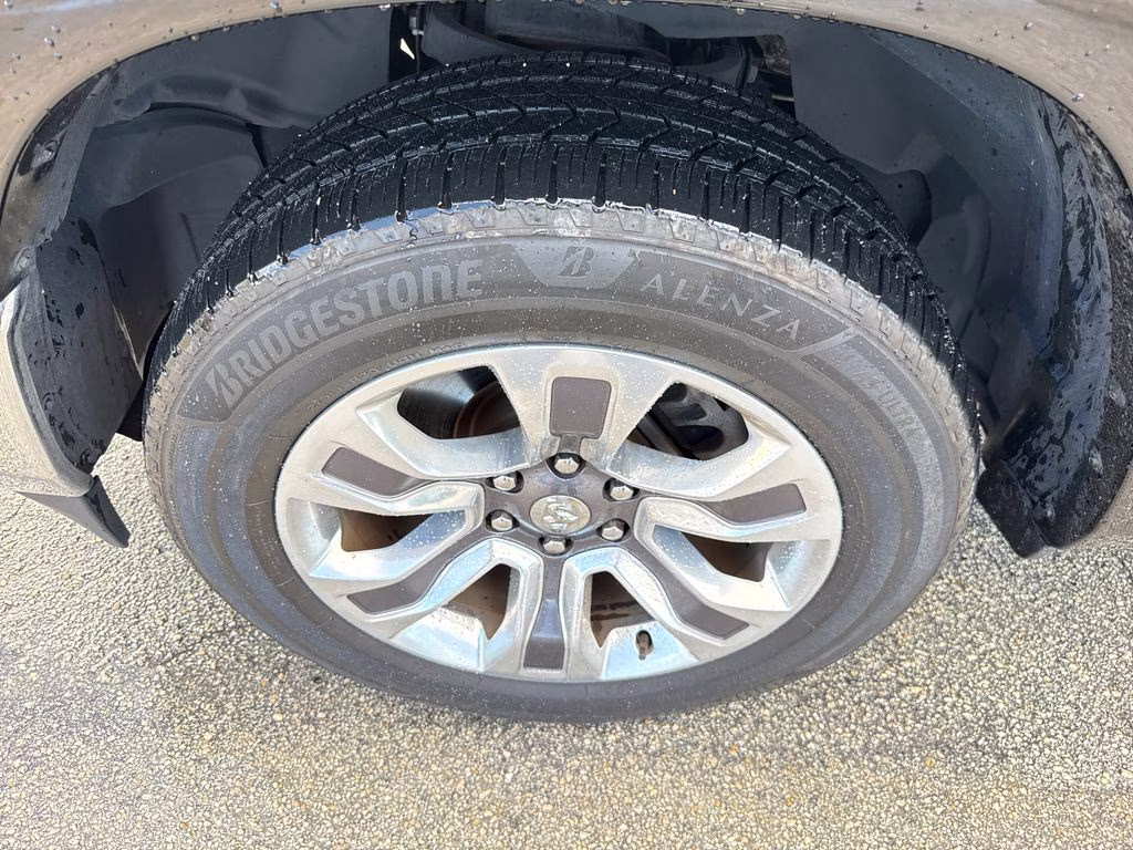 2019 Diamond Black Crystal Pearlcoat Ram 1500 Limited 4X4 Truck