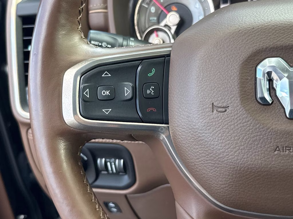 2019 Diamond Black Crystal Pearlcoat Ram 1500 Limited 4X4 Truck