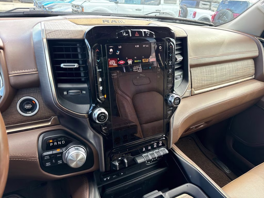 2019 Diamond Black Crystal Pearlcoat Ram 1500 Limited 4X4 Truck