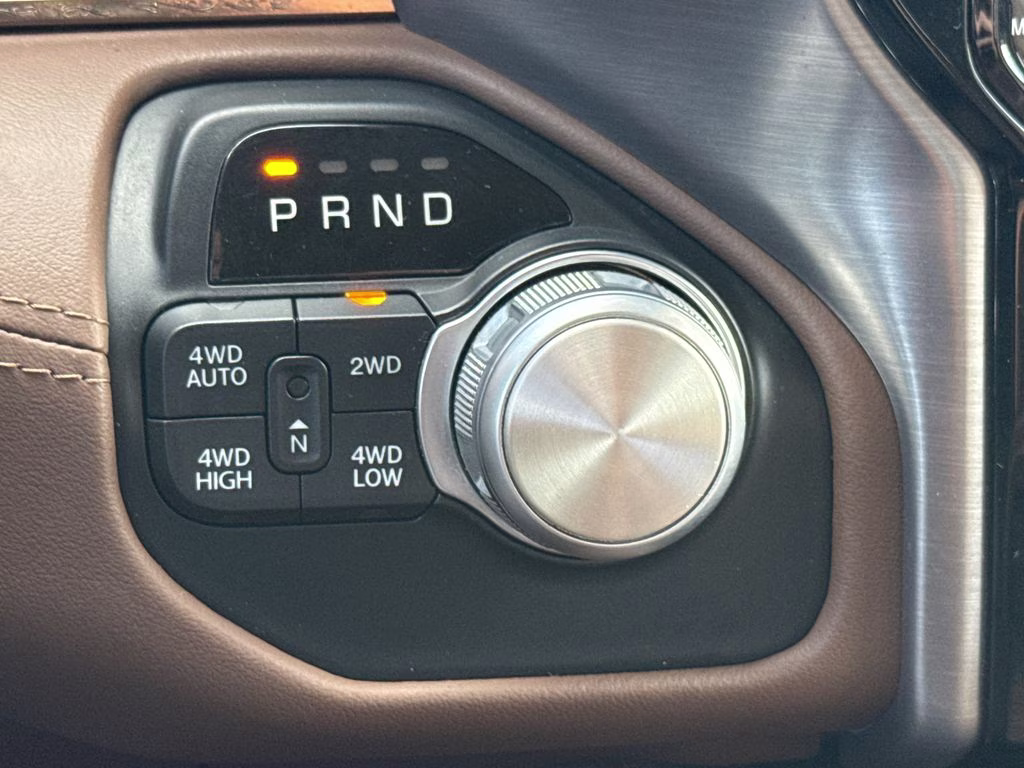 2019 Diamond Black Crystal Pearlcoat Ram 1500 Limited 4X4 Truck