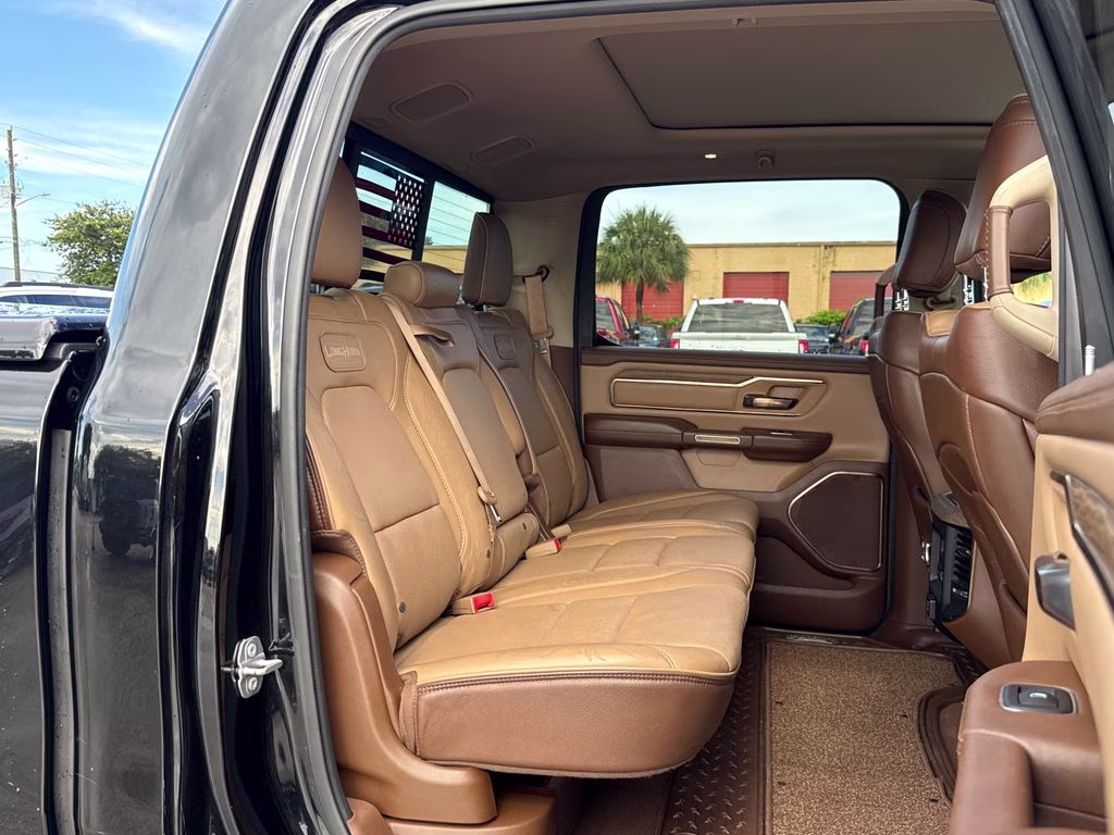 2019 Diamond Black Crystal Pearlcoat Ram 1500 Limited 4X4 Truck