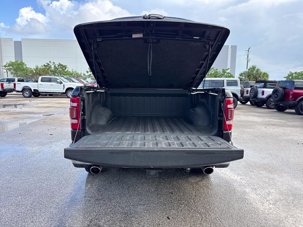 2019 Diamond Black Crystal Pearlcoat Ram 1500 Limited 4X4 Truck