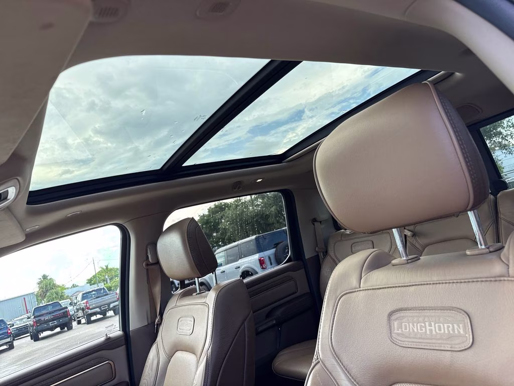 2019 Diamond Black Crystal Pearlcoat Ram 1500 Limited 4X4 Truck