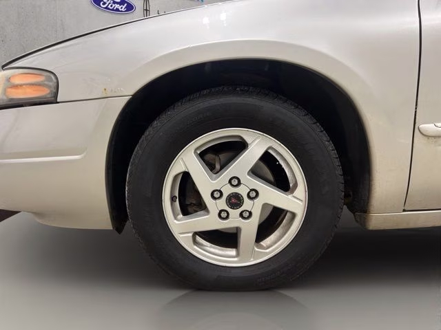 2004 Liquid Silver Metallic Pontiac Bonneville SE FWD Sedan