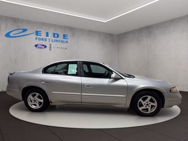 2004 Liquid Silver Metallic Pontiac Bonneville SE FWD Sedan