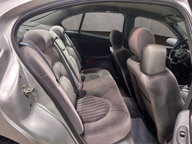 2004 Liquid Silver Metallic Pontiac Bonneville SE FWD Sedan
