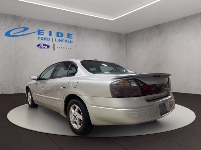 2004 Liquid Silver Metallic Pontiac Bonneville SE FWD Sedan