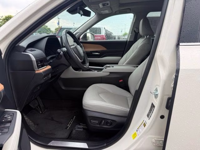 2024 Coastal Cream Toyota Grand Highlander Platinum AWD SUV