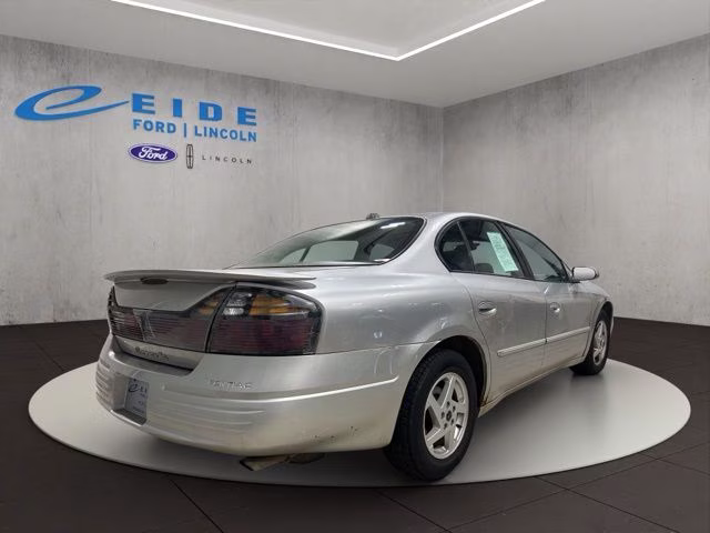 2004 Liquid Silver Metallic Pontiac Bonneville SE FWD Sedan