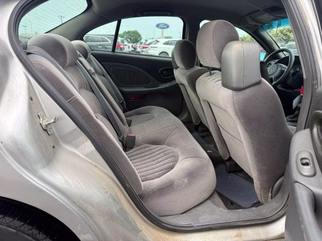2004 Liquid Silver Metallic Pontiac Bonneville SE FWD Sedan