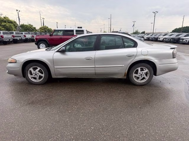2004 Liquid Silver Metallic Pontiac Bonneville SE FWD Sedan