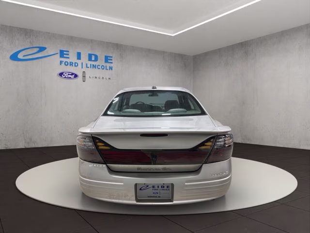 2004 Liquid Silver Metallic Pontiac Bonneville SE FWD Sedan