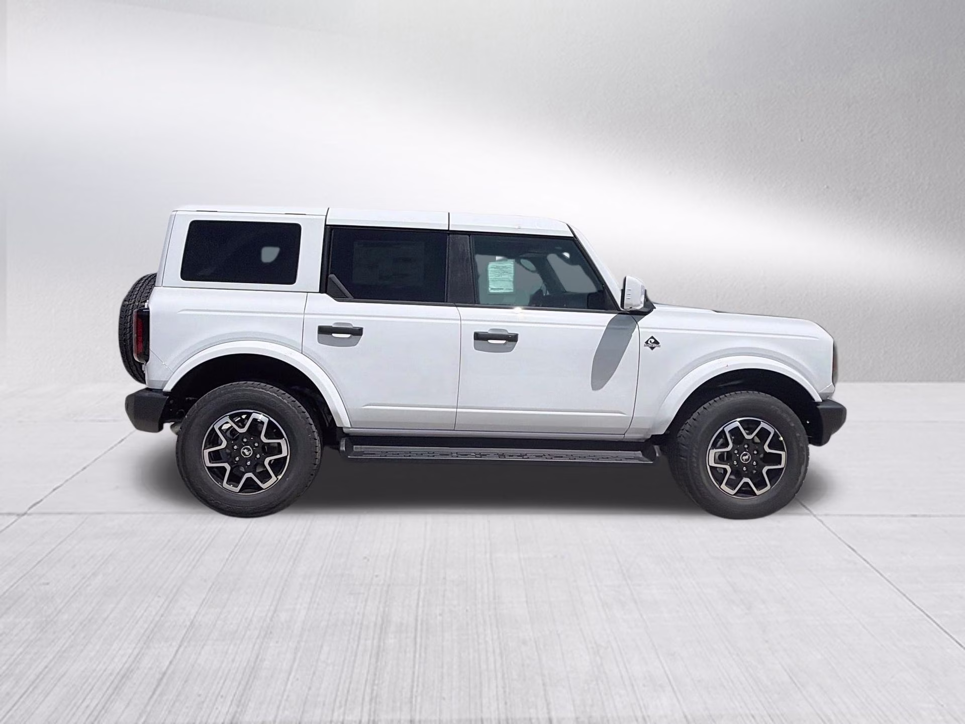 2026 Oxford White Ford Bronco Outer Banks 4X4 SUV