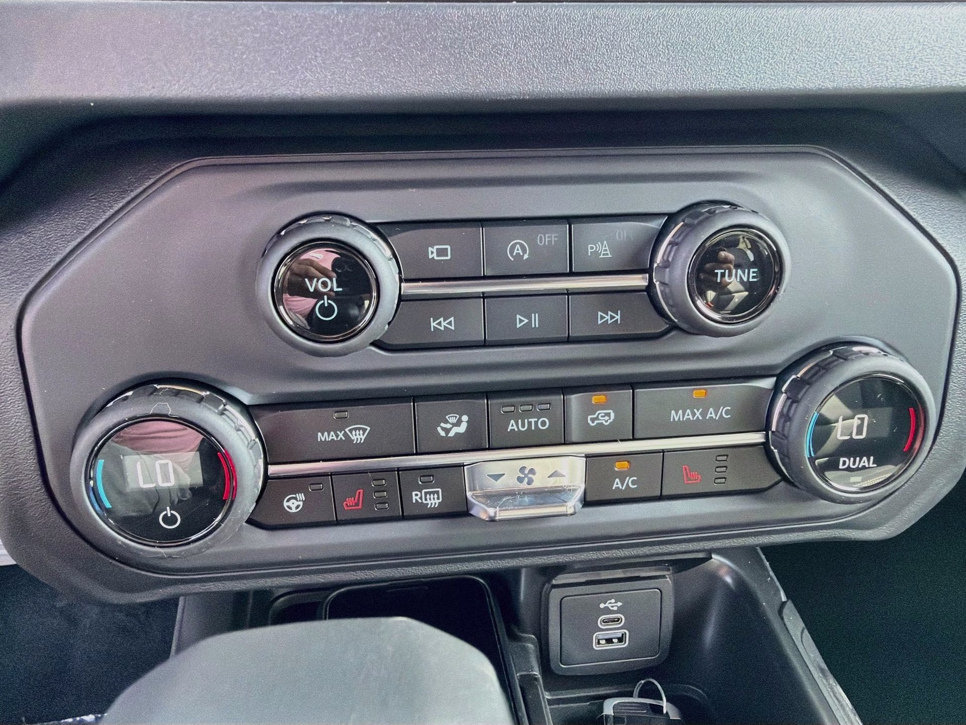 2026 Avalanche Gray Ford Bronco Outer Banks 4X4 SUV