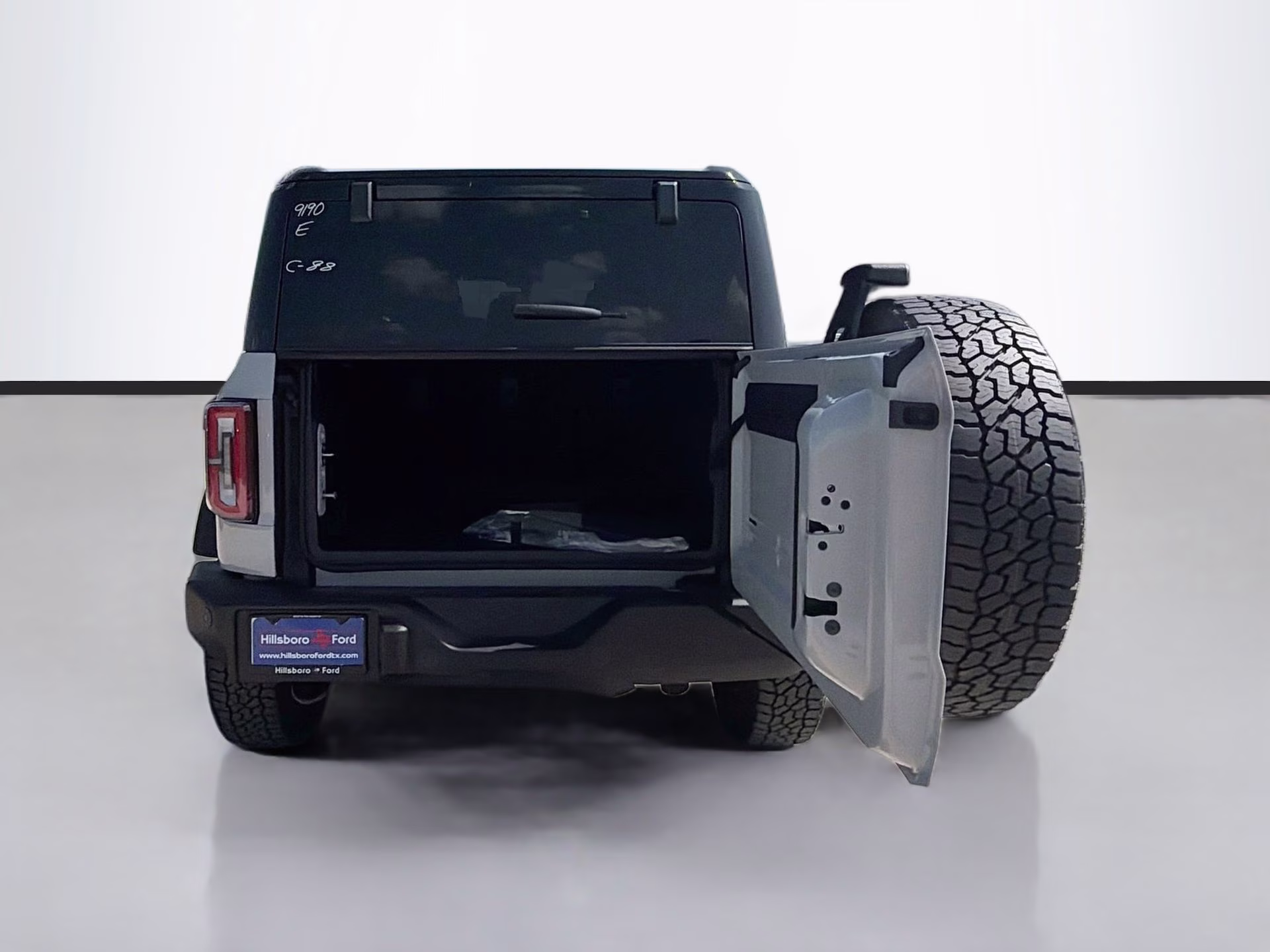 2026 Avalanche Gray Ford Bronco Outer Banks 4X4 SUV