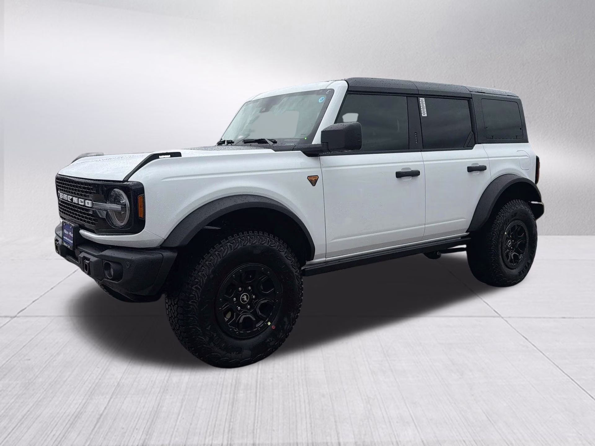 2026 Oxford White Ford Bronco Badlands 4X4 SUV