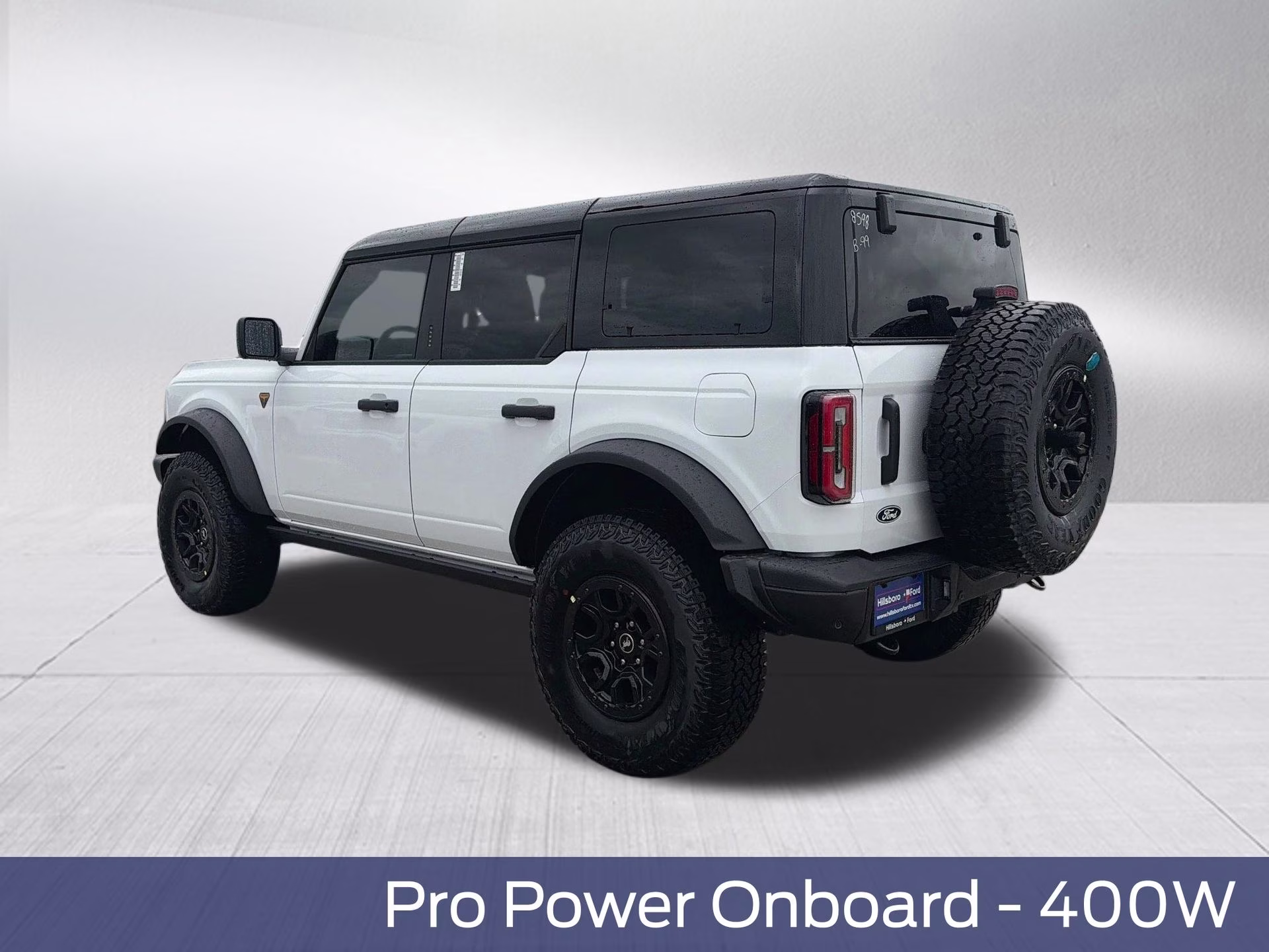 2026 Oxford White Ford Bronco Badlands 4X4 SUV