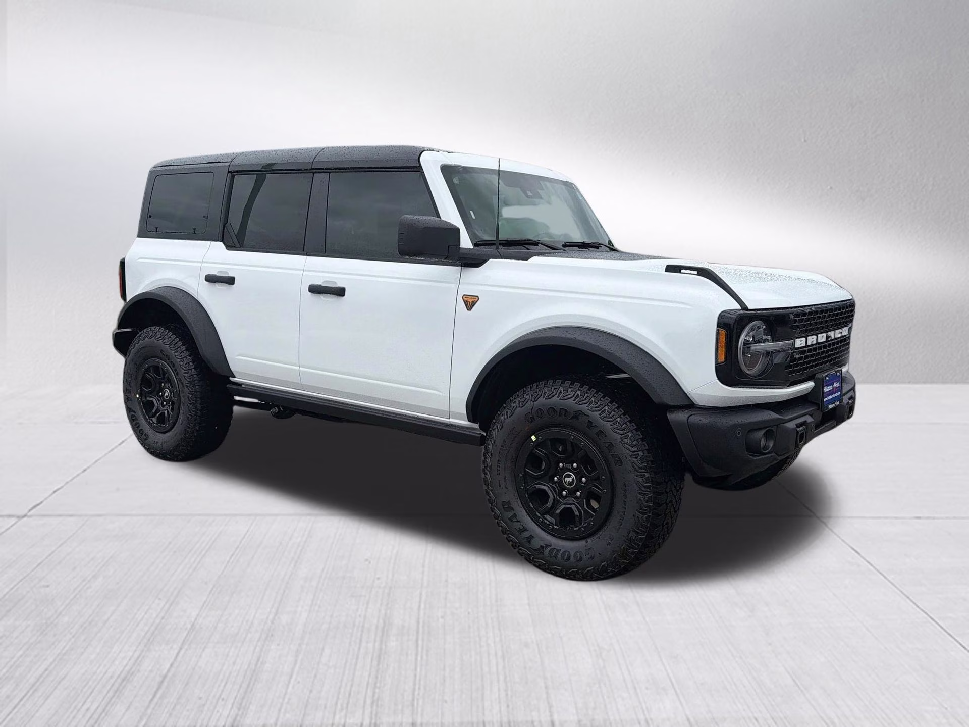 2026 Oxford White Ford Bronco Badlands 4X4 SUV