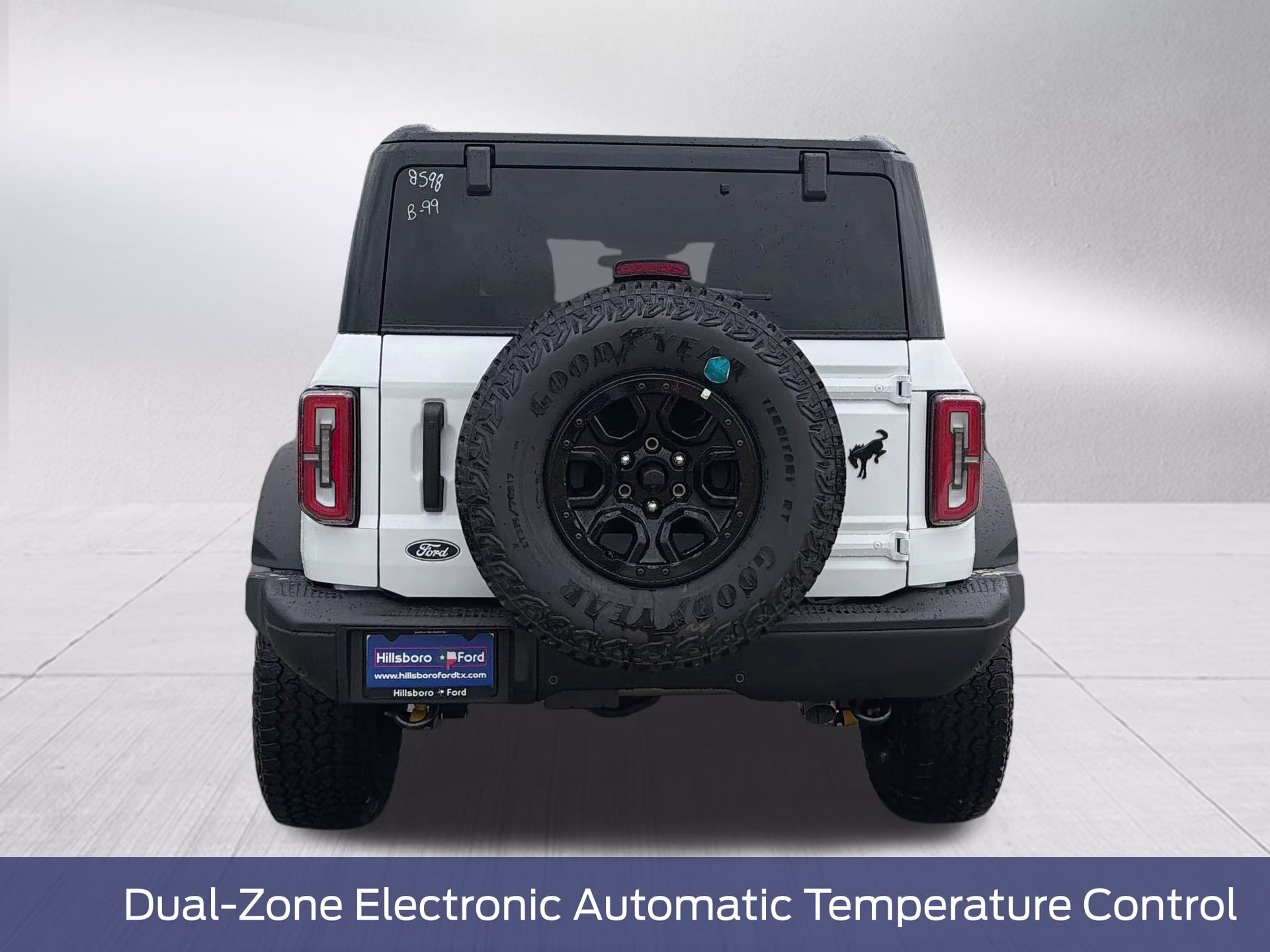 2026 Oxford White Ford Bronco Badlands 4X4 SUV