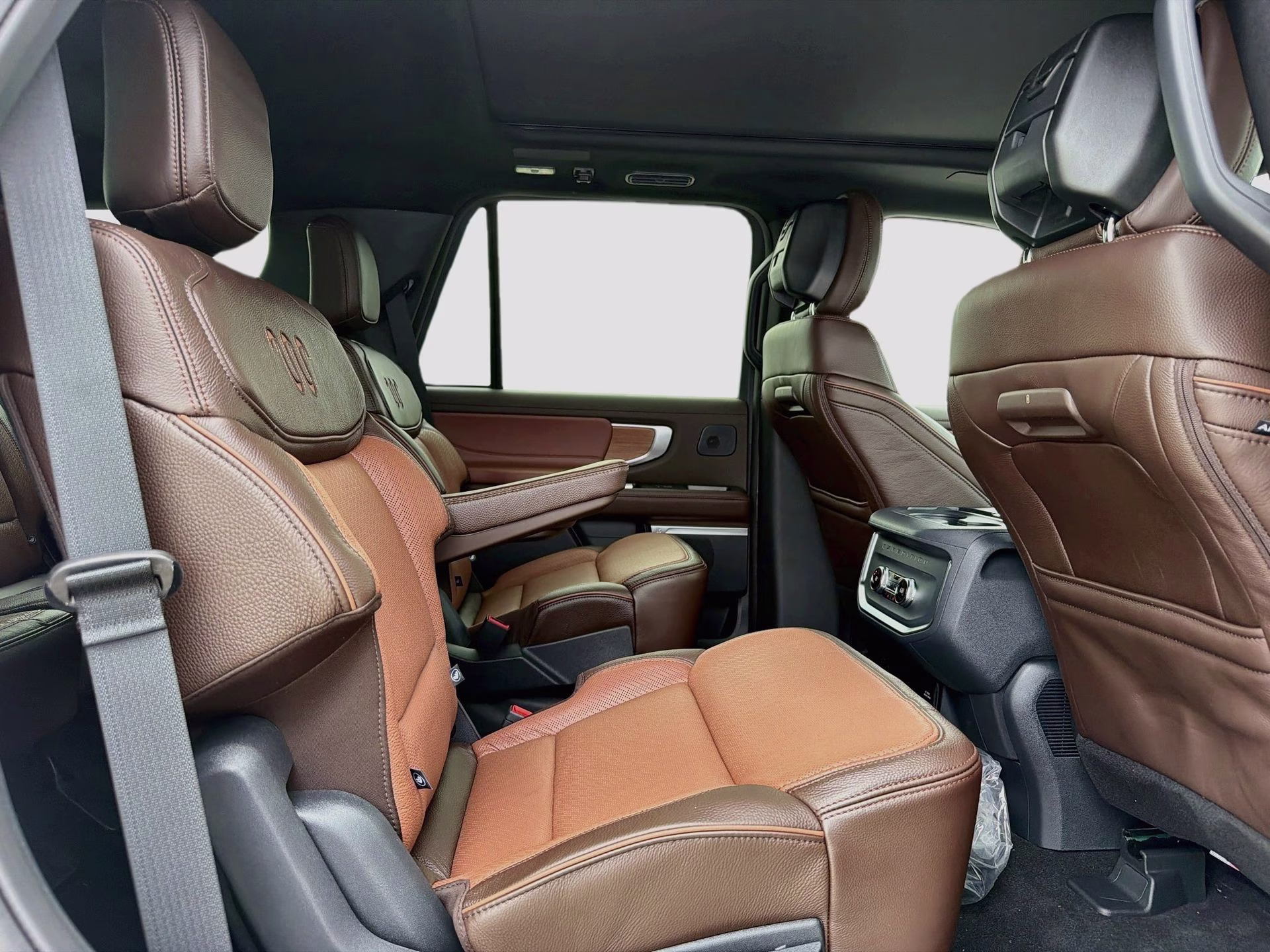 2027 Star White Metallic Tri-Coat Ford Expedition King Ranch 4X4 SUV