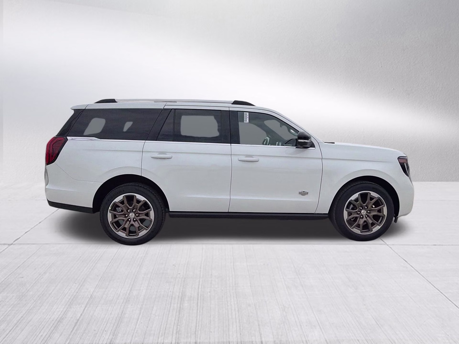 2027 Star White Metallic Tri-Coat Ford Expedition King Ranch 4X4 SUV