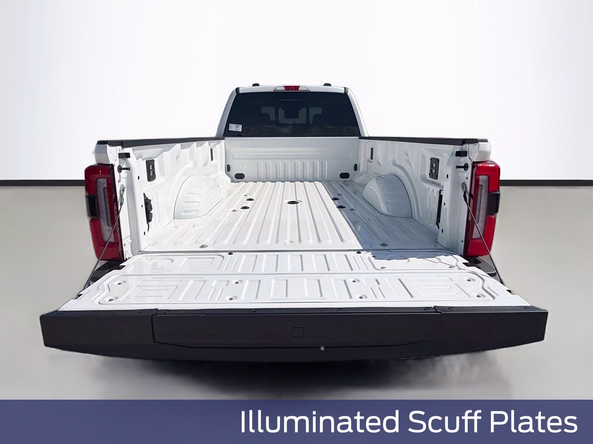 2026 Star White Metallic Tri-Coat Ford Super Duty F-350 SRW Platinum 4X4 Truck