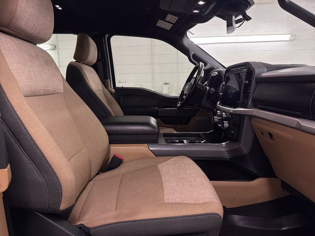 2023 Oxford White Ford F-150 XLT 4X4 Truck