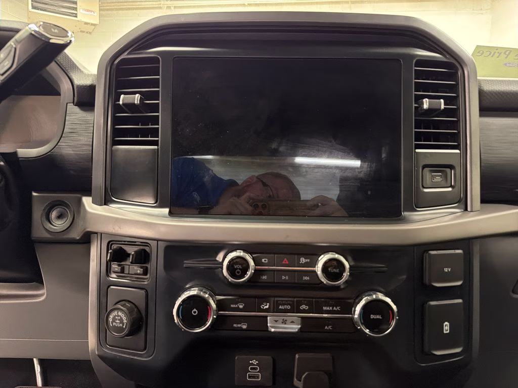 2025 Oxford White Ford F-150 XLT RWD Truck