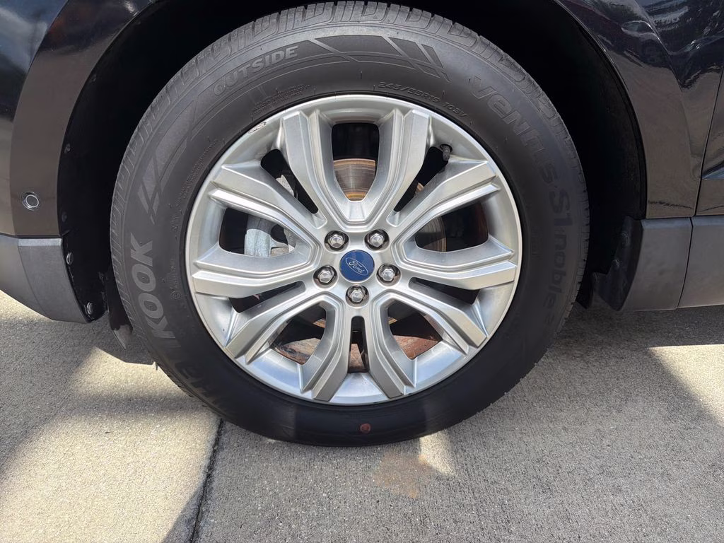2020 Agate Black Ford Edge Titanium FWD SUV