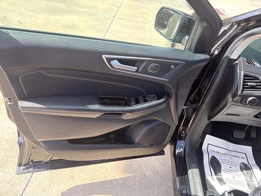 2020 Agate Black Ford Edge Titanium FWD SUV